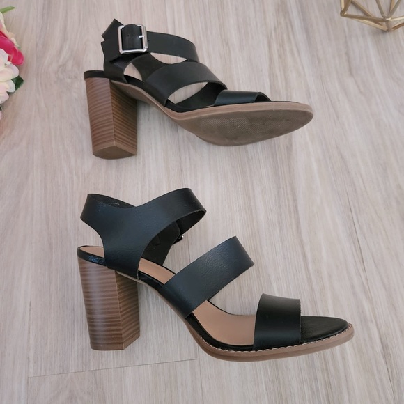 Old Navy Black Leatherette Strappy Heels - Picture 3 of 5